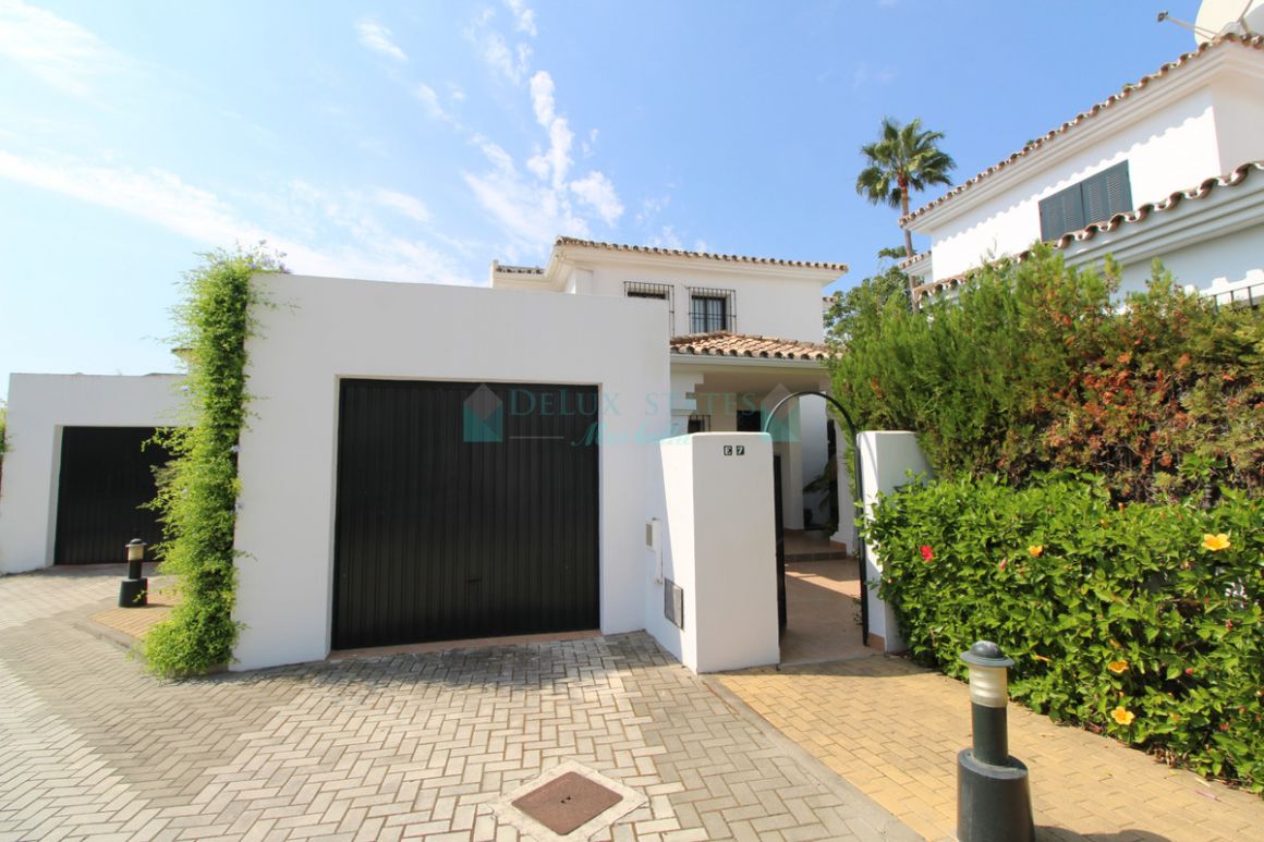 Semi Detached Villa for sale in San Pedro de Alcantara
