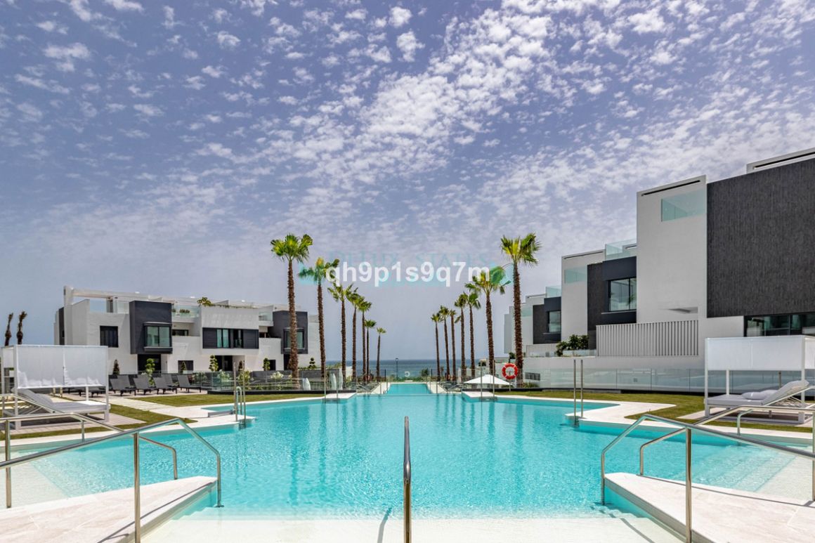 Villa for sale in Estepona