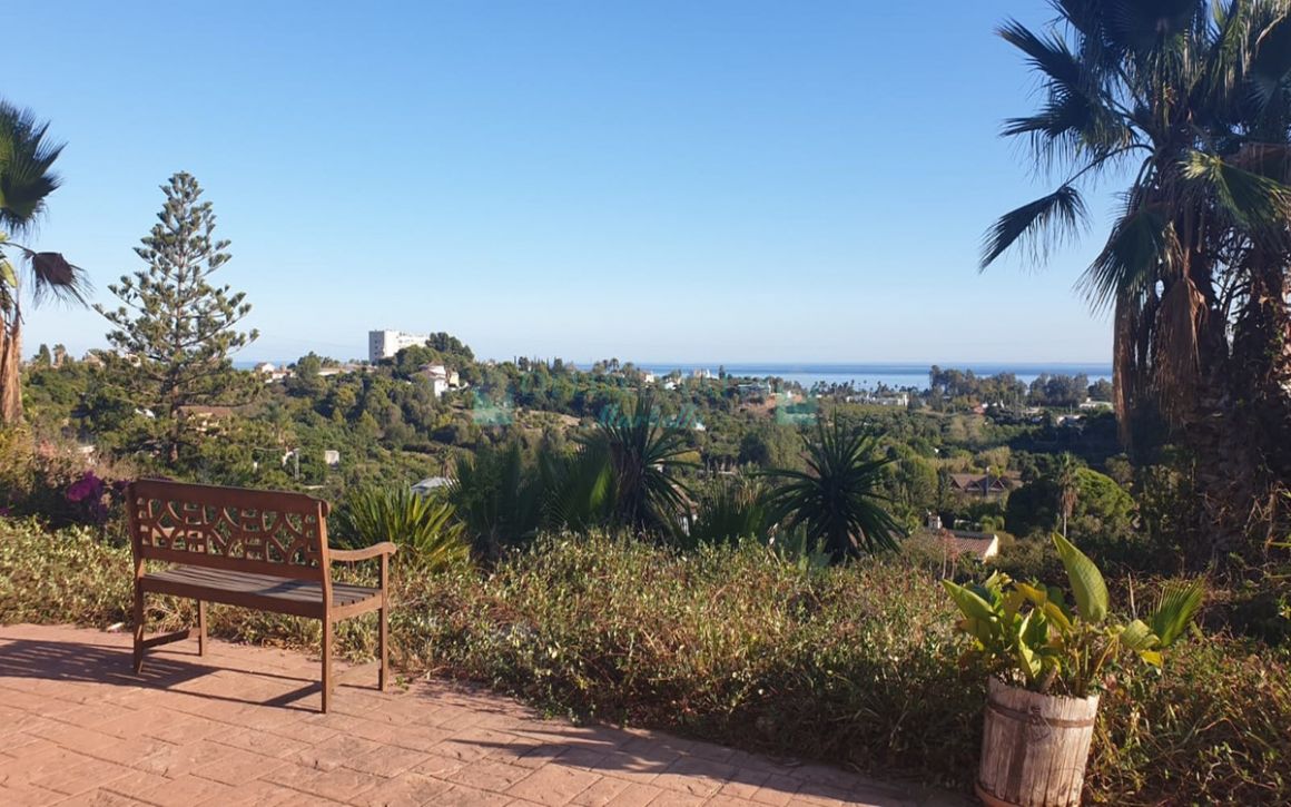 Finca for sale in Estepona