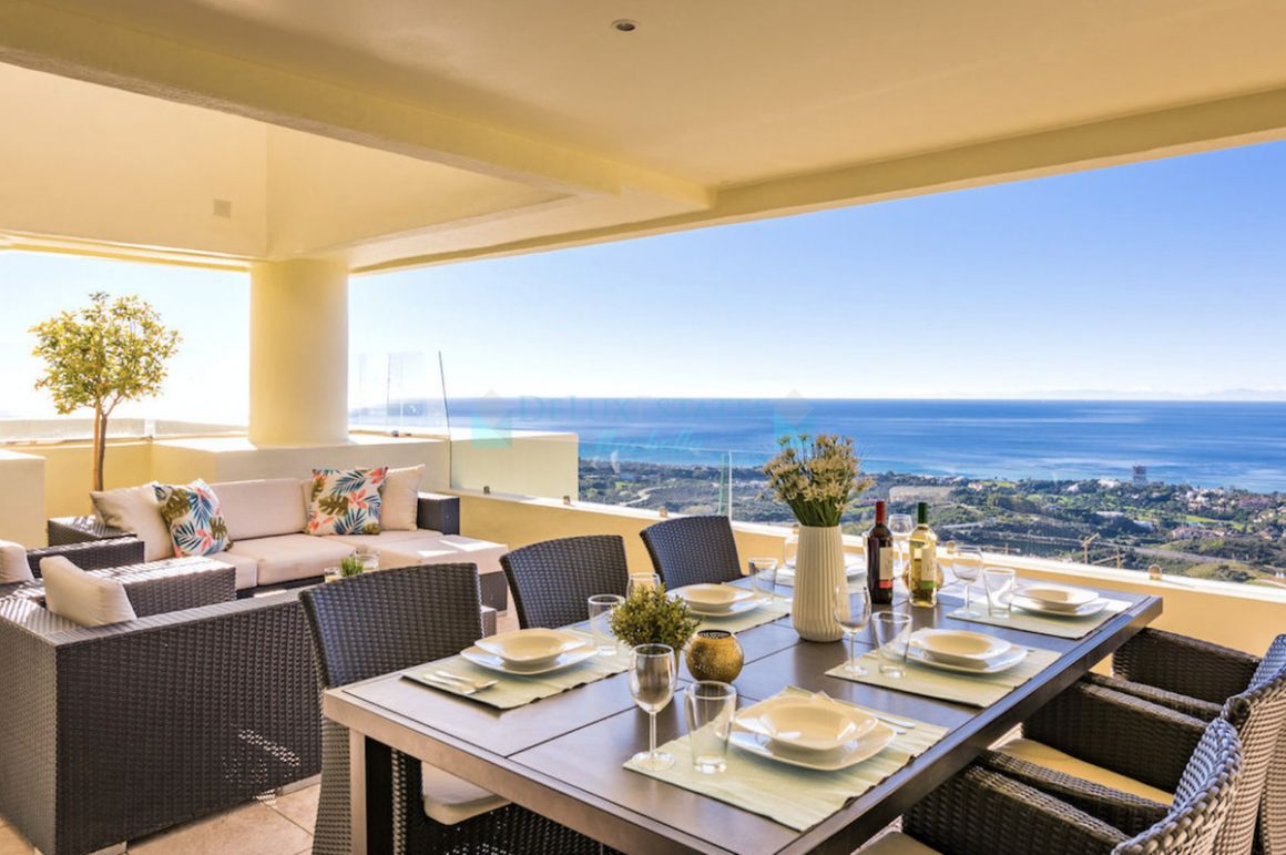 Penthouse for rent in Los Altos de los Monteros, Marbella East