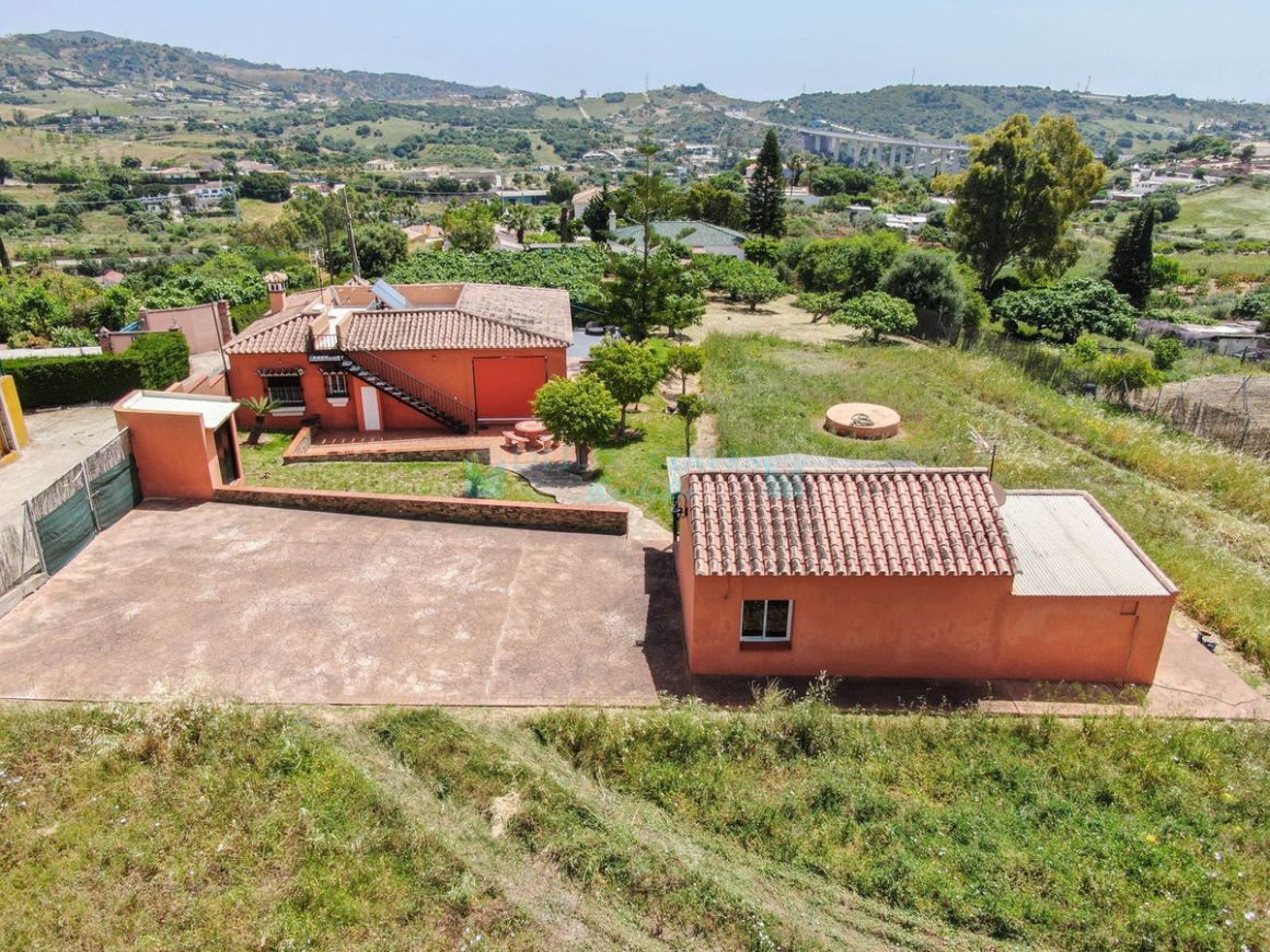 Finca for sale in Estepona