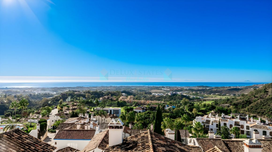 Villa for sale in Los Arqueros, Benahavis