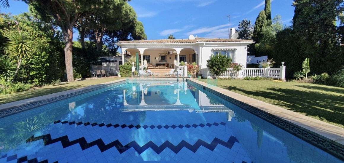 Villa for rent in Hacienda las Chapas, Marbella East