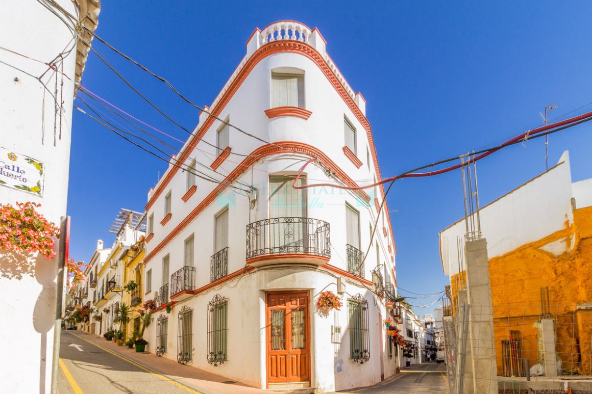 Hotel for sale in Estepona