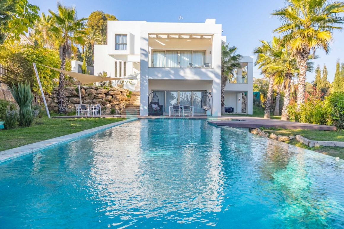 Villa for sale in Benahavis