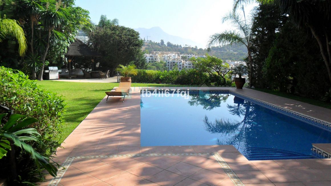 Villa for rent in Los Arqueros, Benahavis