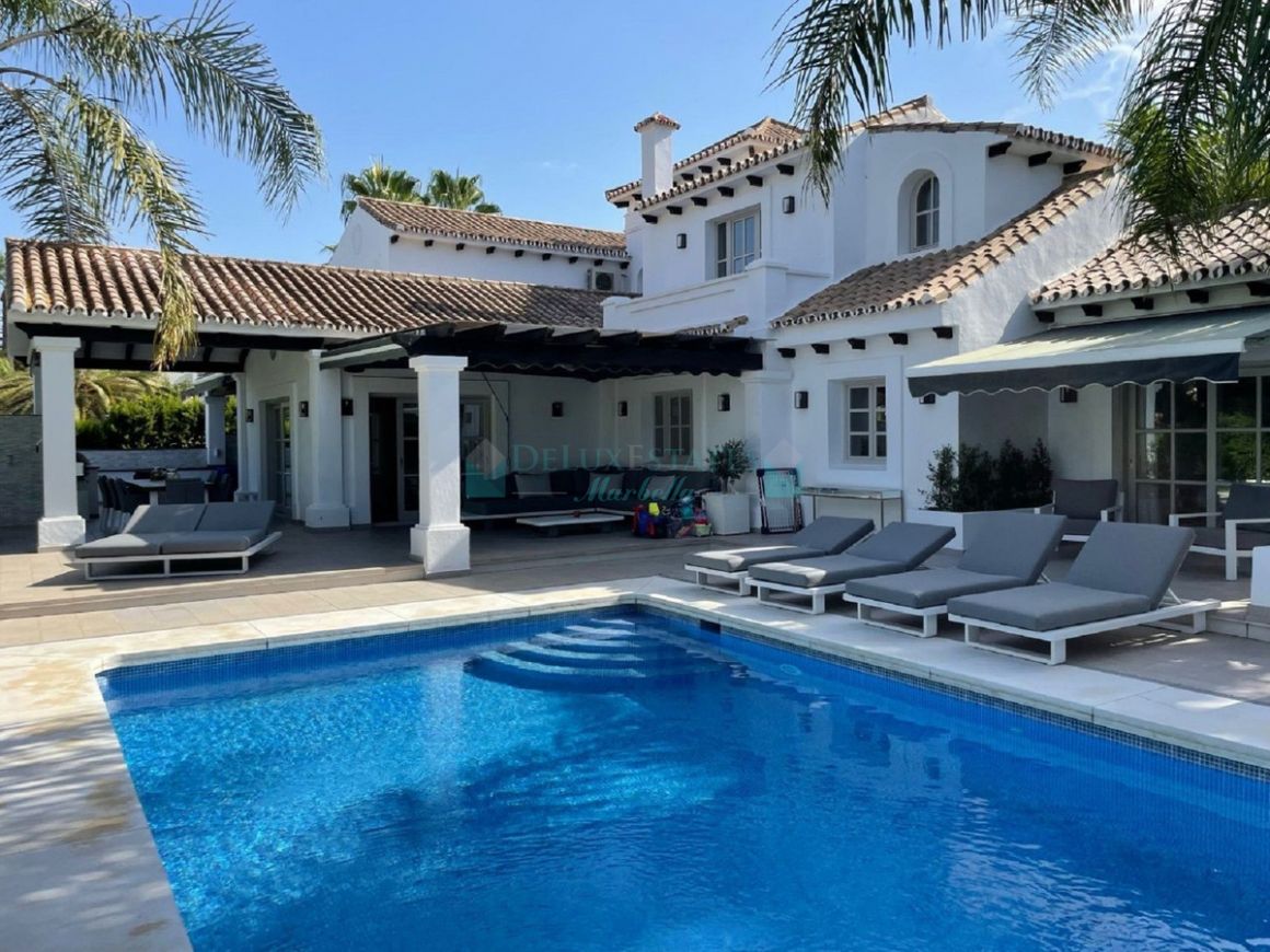 Villa for sale in Nueva Andalucia