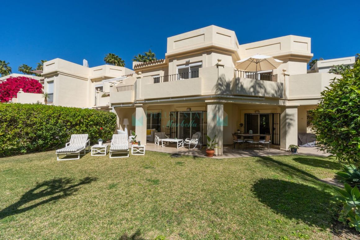 Semi Detached Villa for sale in La Quinta, Benahavis