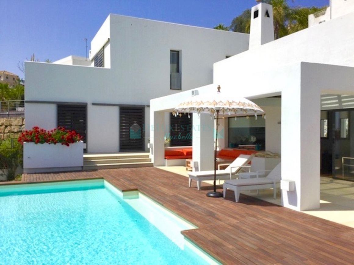 Villa for rent in Benahavis