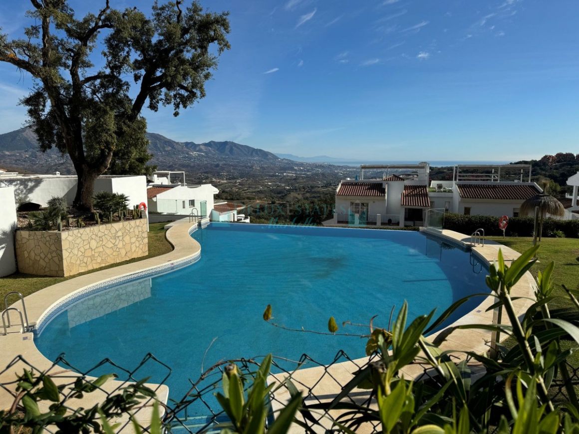 Apartamento Planta Baja en venta en  La Mairena, Marbella Este
