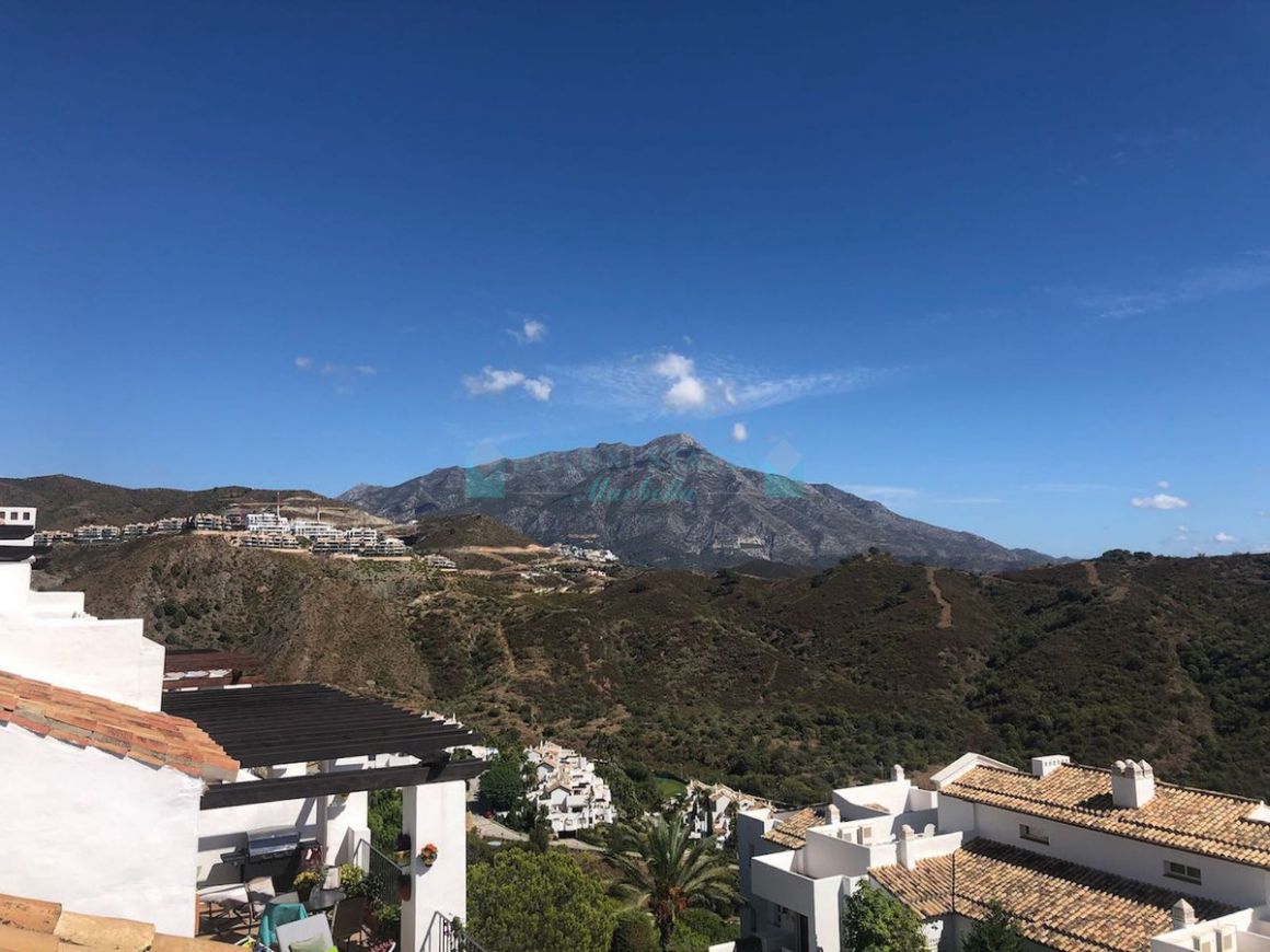 Penthouse for sale in La Quinta, Benahavis