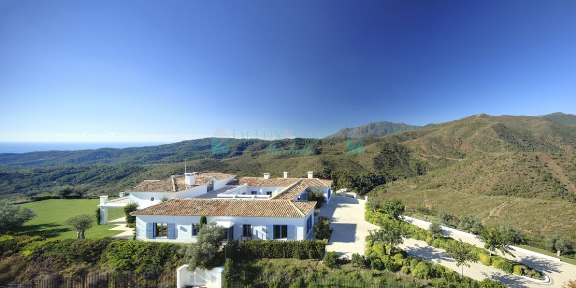 Villa for sale in Benahavis