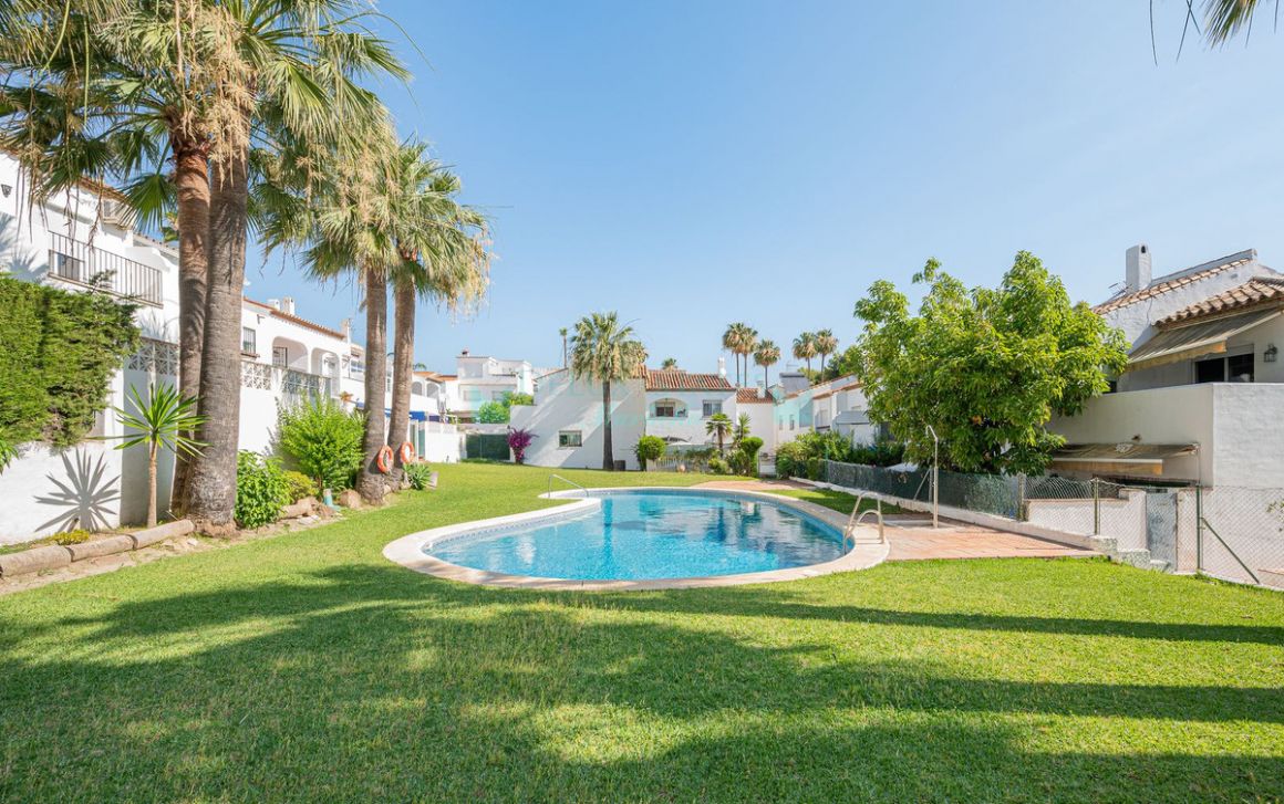 Town House for sale in Estepona