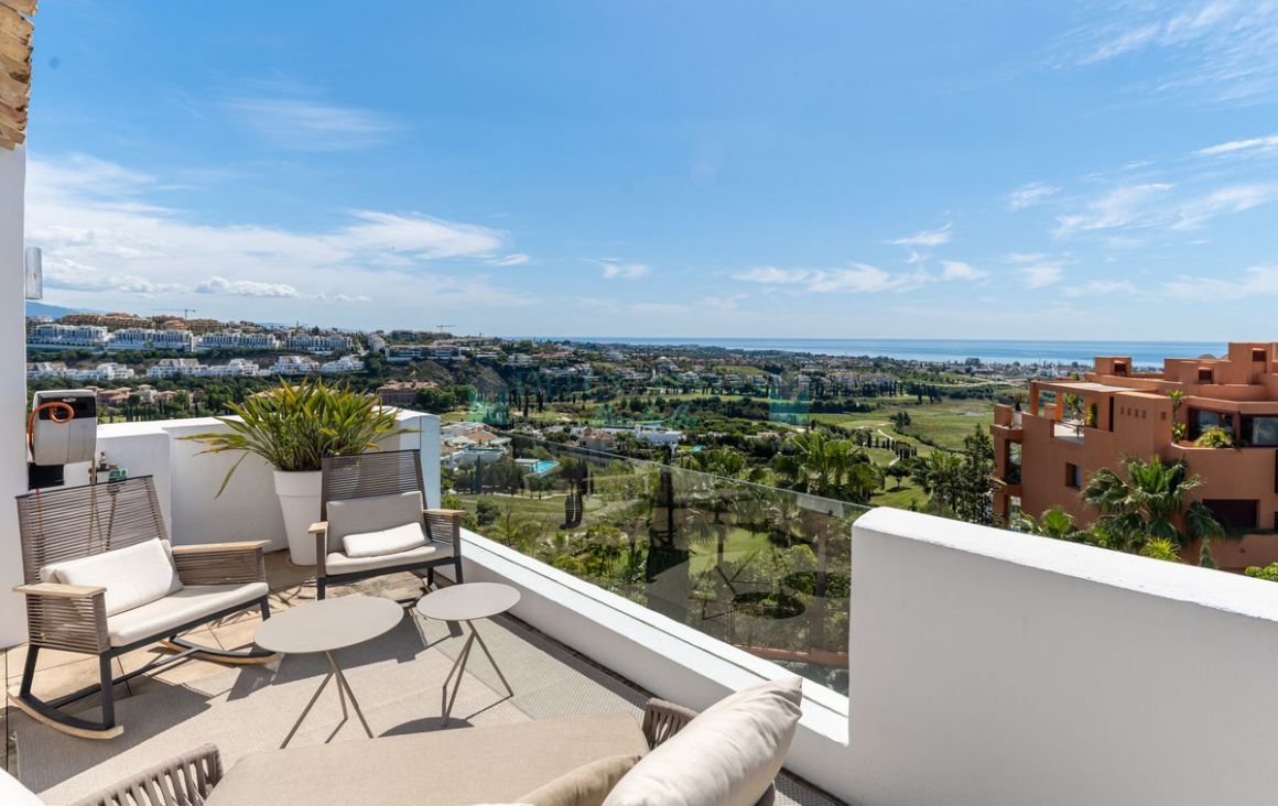 Penthouse for sale in Los Flamingos, Benahavis