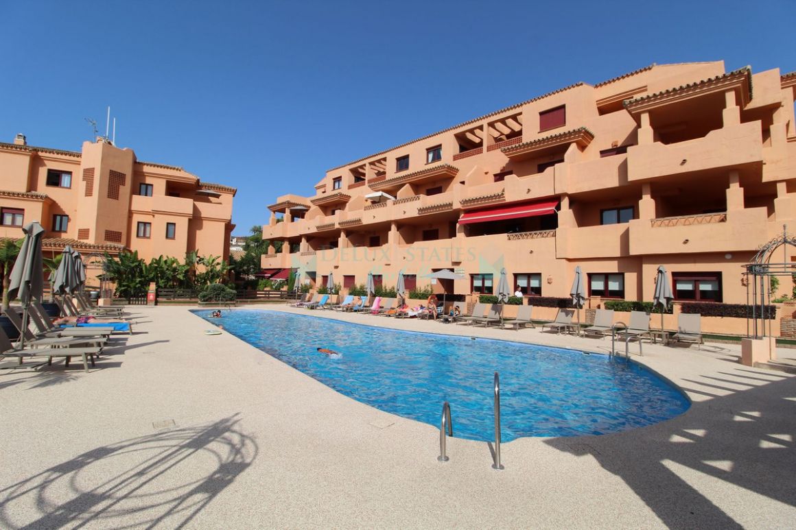 Apartment for sale in El Paraiso, Estepona