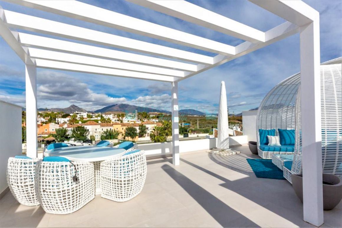 Penthouse for rent in New Golden Mile, Estepona