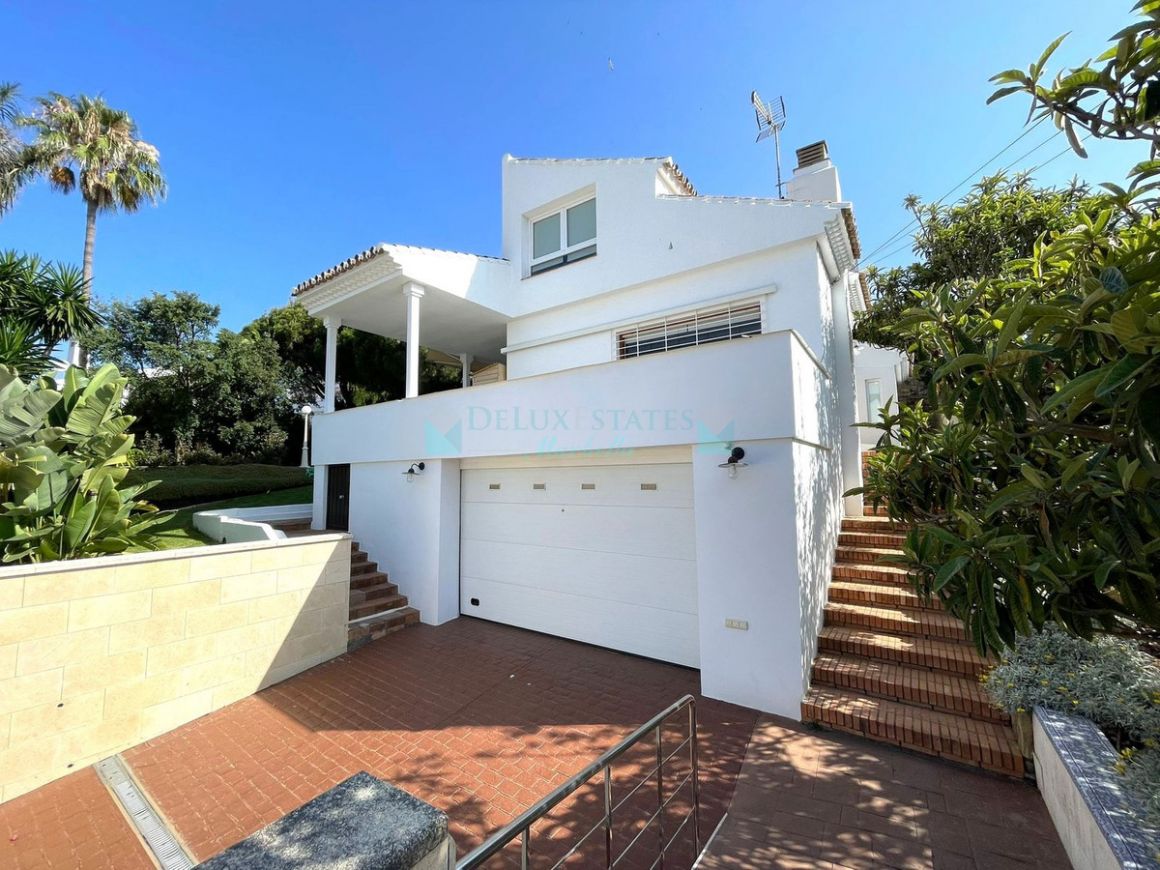 Villa for sale in Estepona