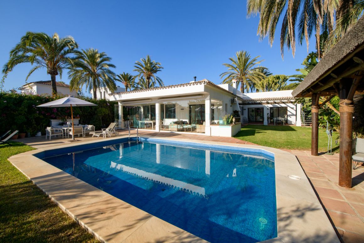 Villa for sale in Carib Playa, Marbella East