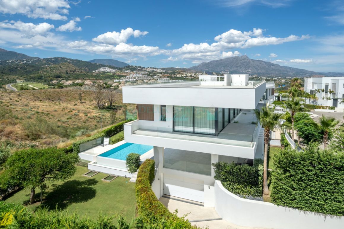 Villa for rent in Benahavis