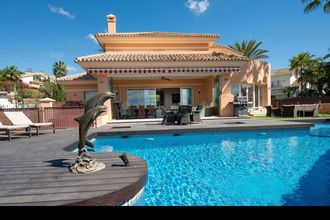 Villa for sale in El Rosario, Marbella East