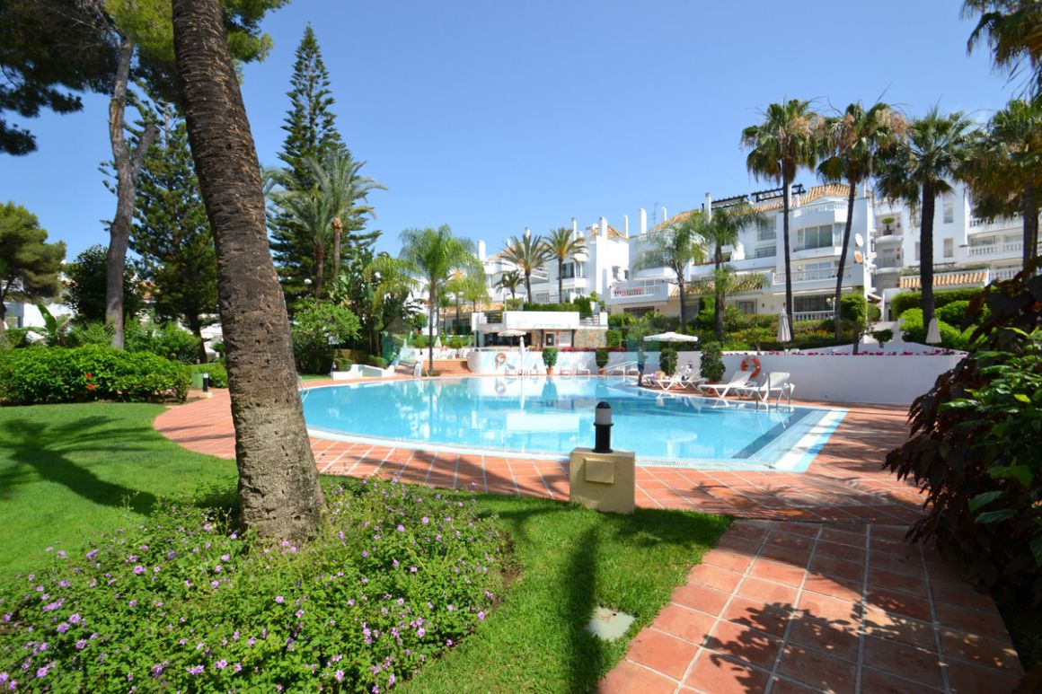 Ground Floor Apartment for sale in Elviria, Marbella East