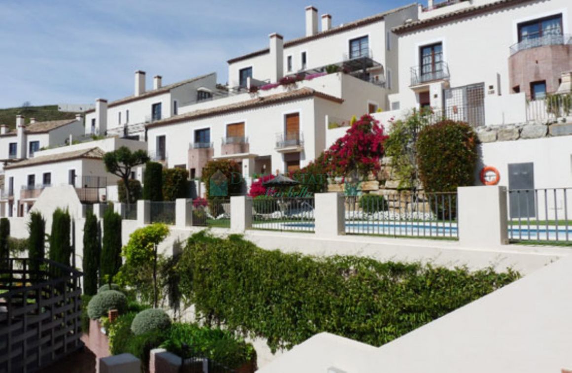 Town House for sale in Benahavis
