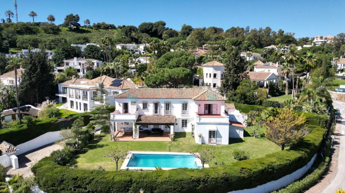 Villa in Nueva Andalucia