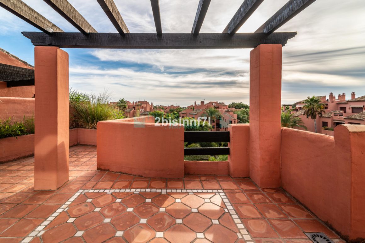 Penthouse for sale in El Rosario, Marbella East