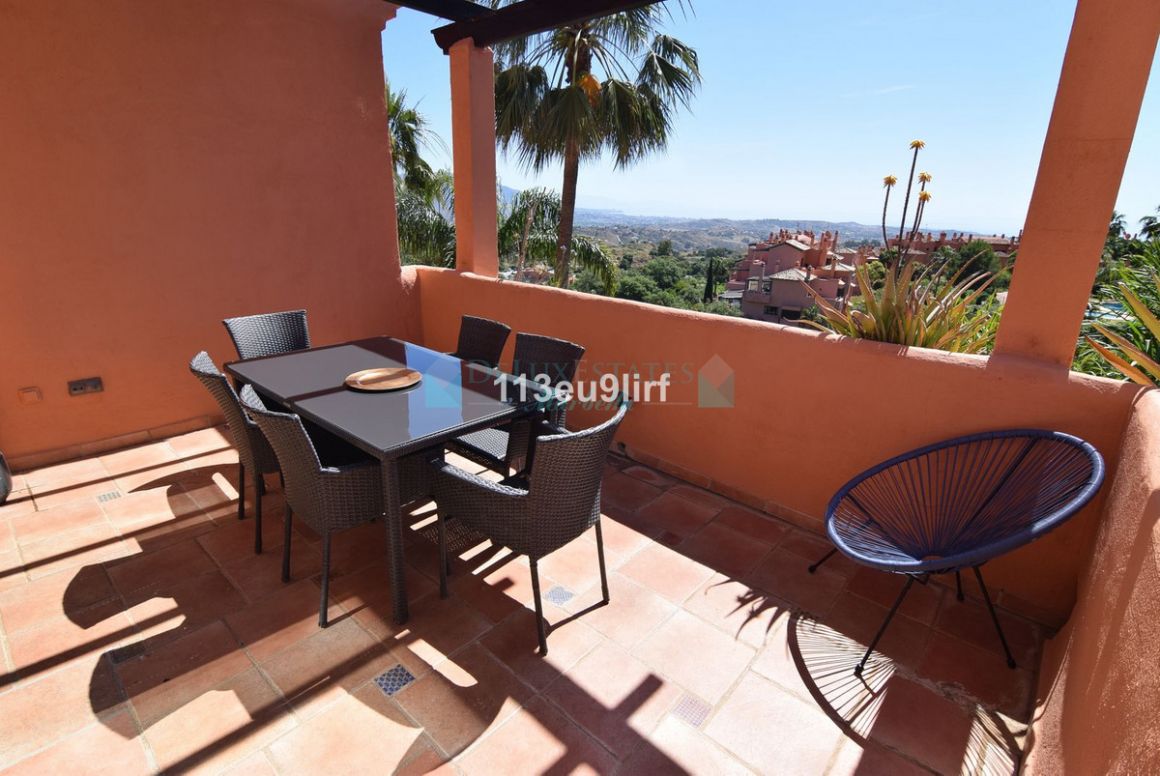 Penthouse for rent in La Mairena, Marbella East
