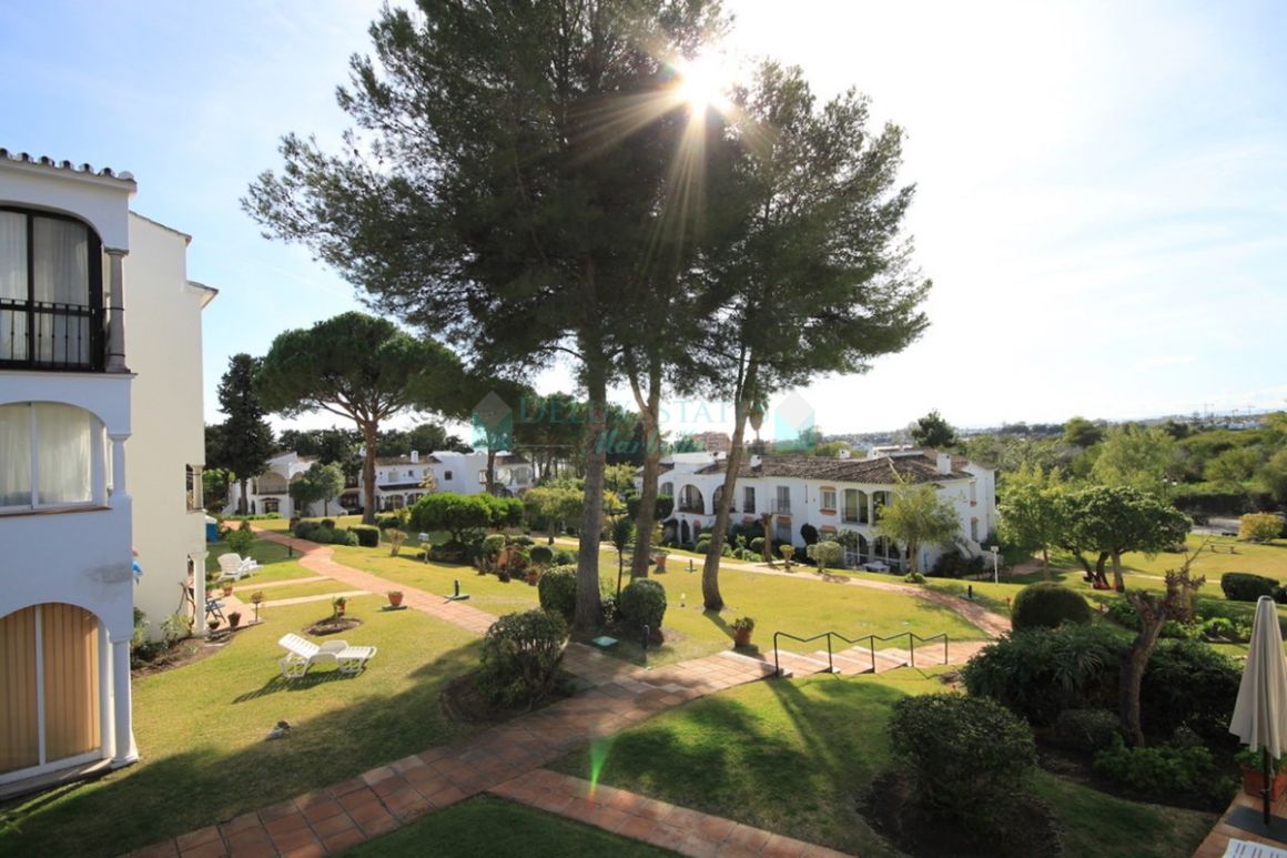 Ground Floor Apartment for sale in El Paraiso, Estepona