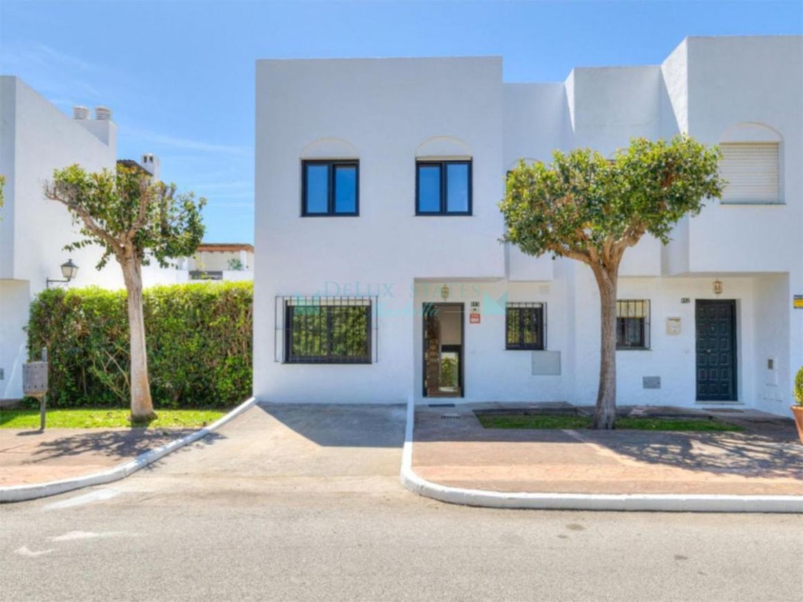 Semi Detached Villa for sale in San Pedro de Alcantara
