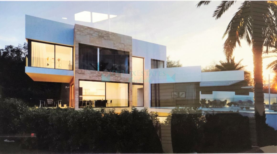 Villa for sale in El Paraiso, Estepona