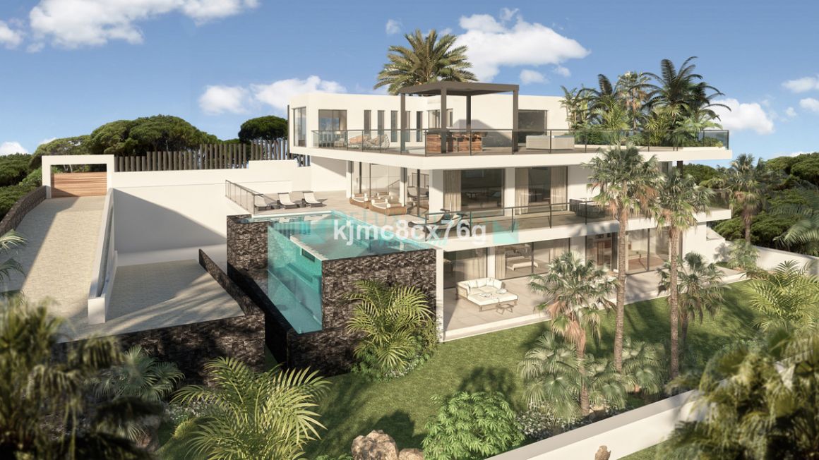 Villa for sale in Cabopino, Marbella East