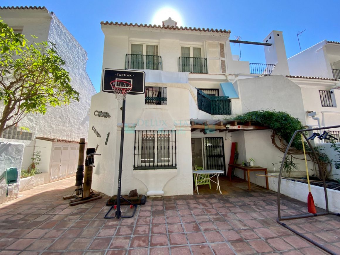 Semi Detached Villa for sale in Nueva Andalucia