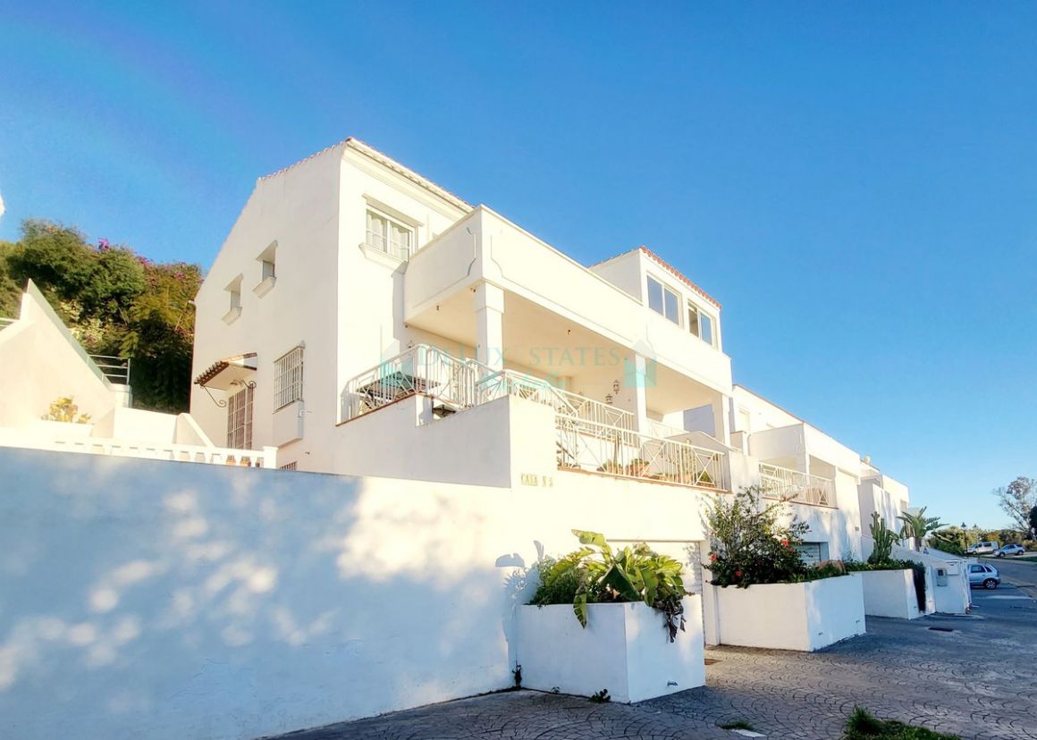 Town House in Cabopino, Marbella East