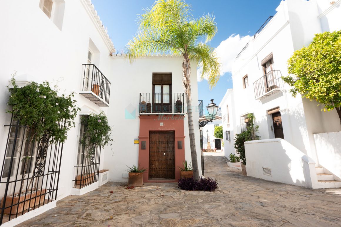Town House for sale in Marbella Golden Mile
