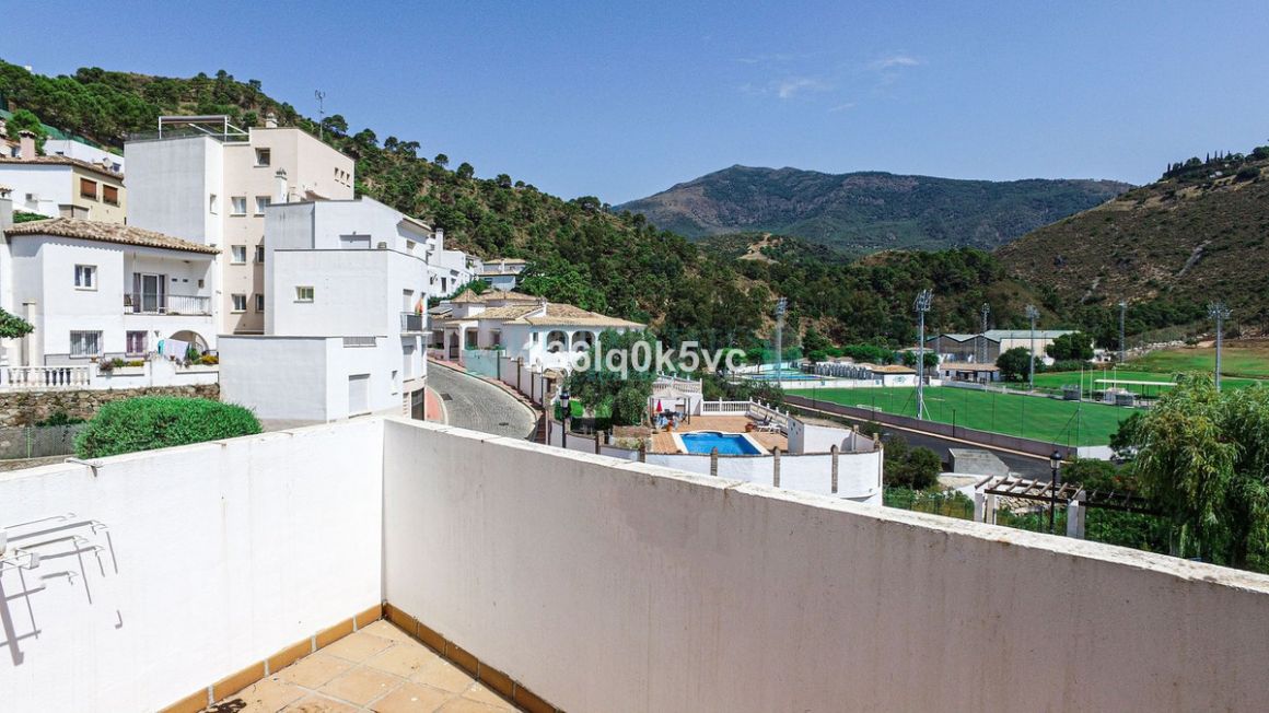 Penthouse for sale in Benahavis