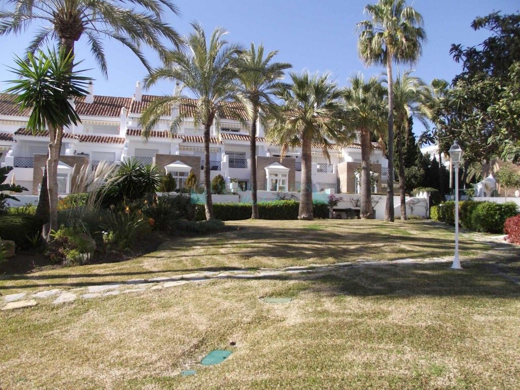 Town House for sale in El Paraiso, Estepona