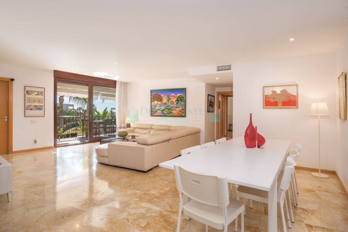 Ground Floor Apartment for sale in  Los Altos de los Monteros, Marbella East