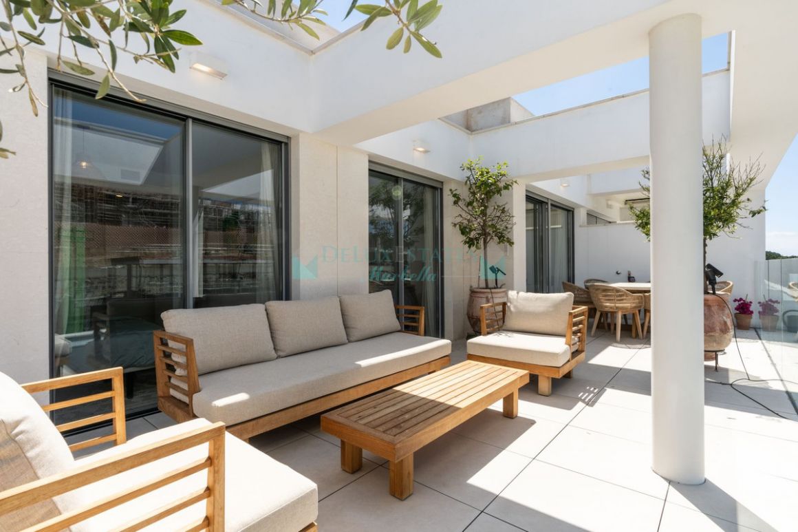 Penthouse for sale in Elviria, Marbella East