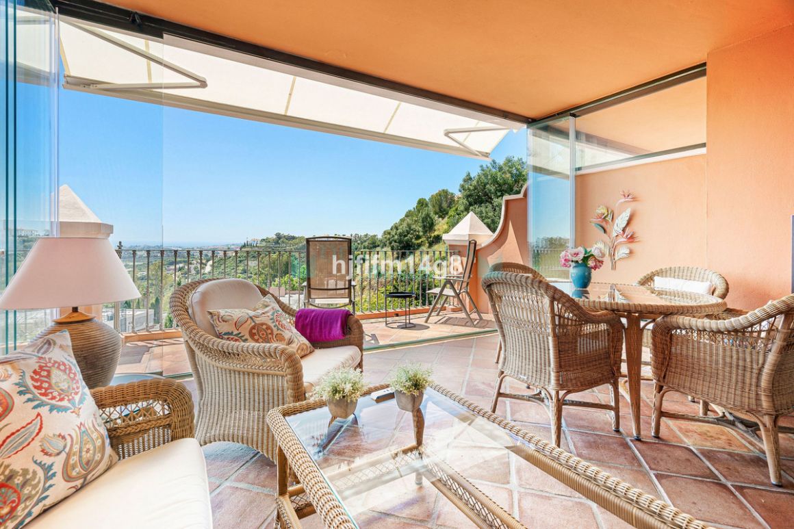 Apartment for sale in Monte Halcones, Benahavis