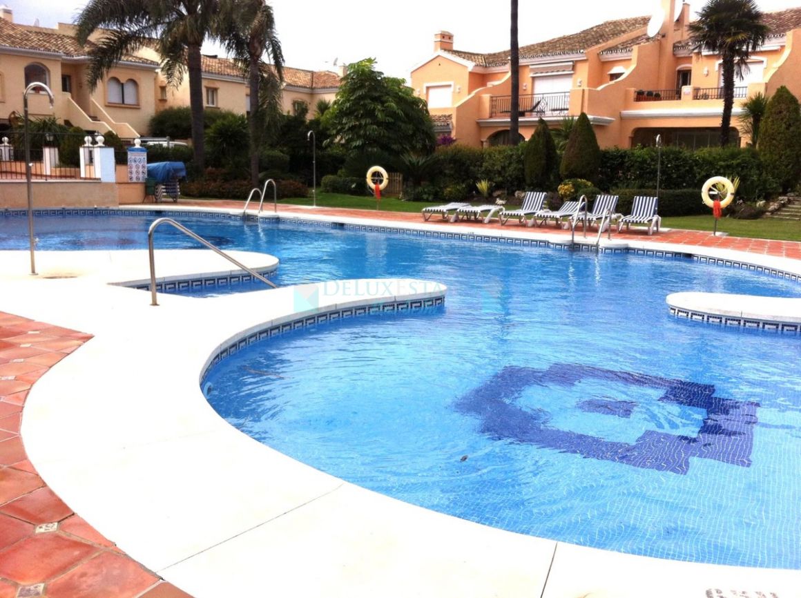 Town House for rent in Benamara, Estepona