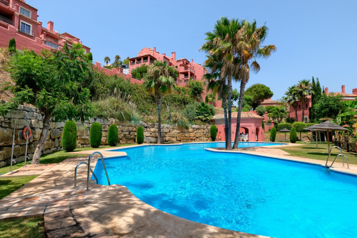 Apartment for sale in Benahavis