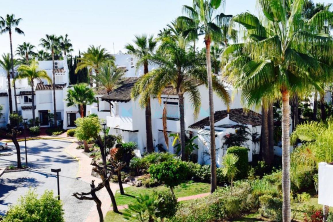 Town House for sale in Estepona
