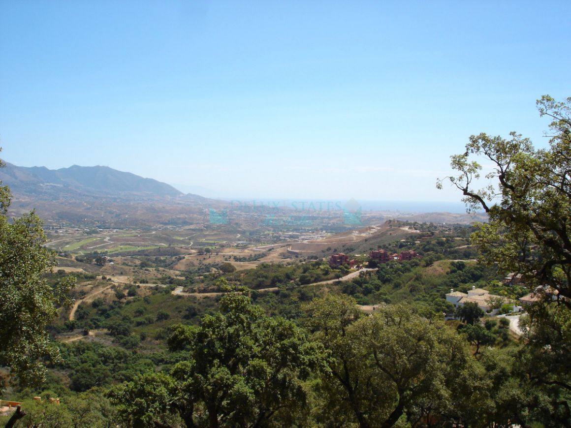 Plot for sale in La Mairena, Marbella East