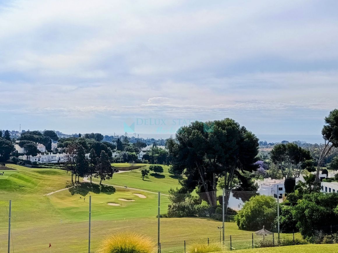 Penthouse for sale in Nueva Andalucia