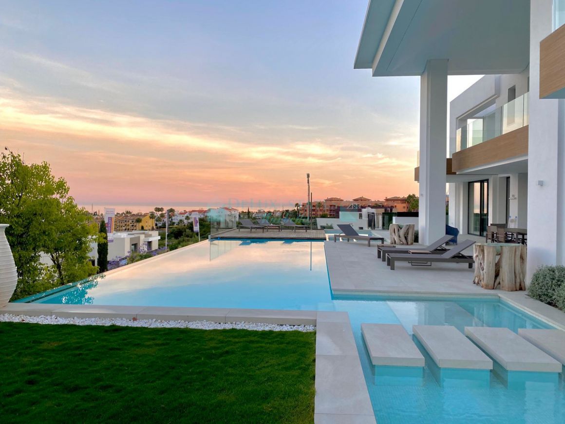Villa for sale in Los Flamingos, Benahavis