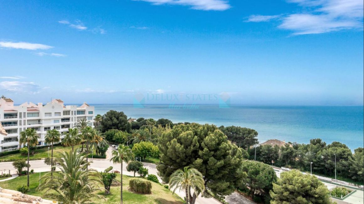 Penthouse for sale in Rio Real, Marbella East