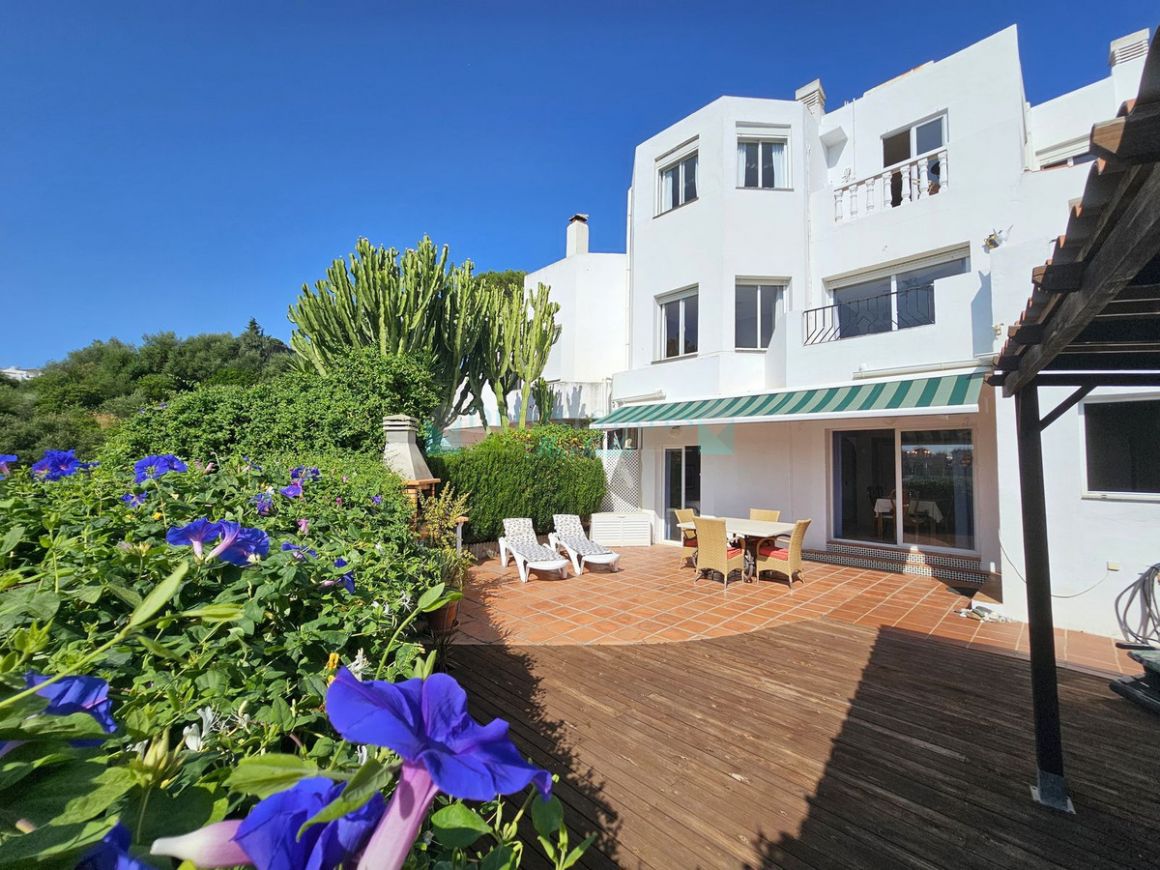 Town House for sale in Selwo, Estepona