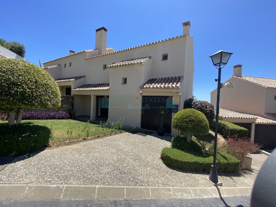 Semi Detached Villa for sale in Benahavis